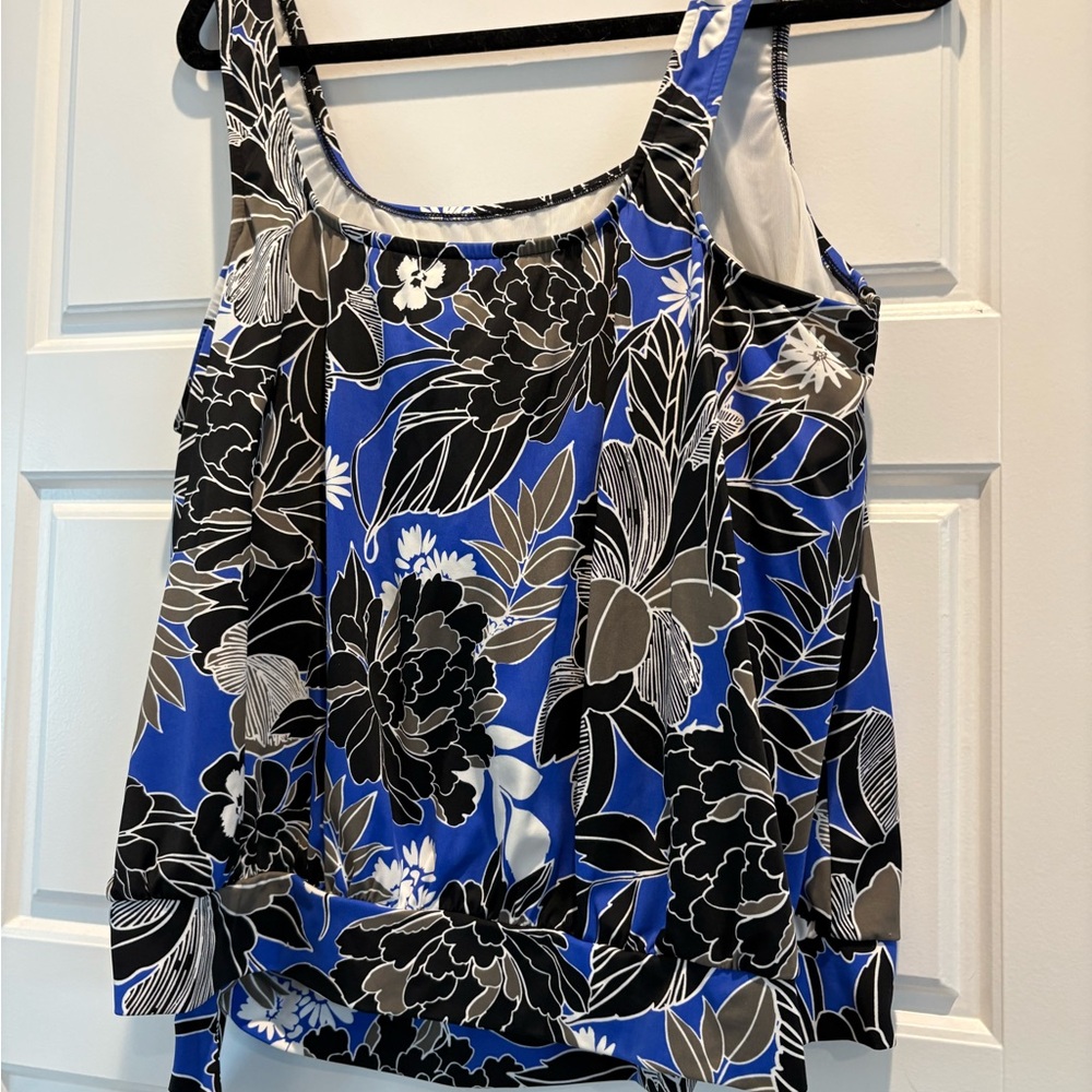 Women’s Swim
solutions Swim Suit top sz18 
Floral Built on Bra side tie